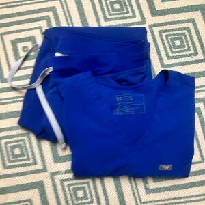 MP medium petite figs scrubs set